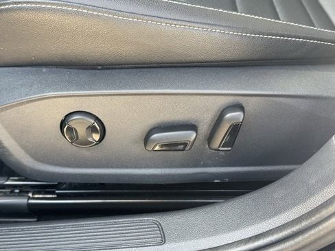 Used 2024 Volkswagen Jetta SE image 9