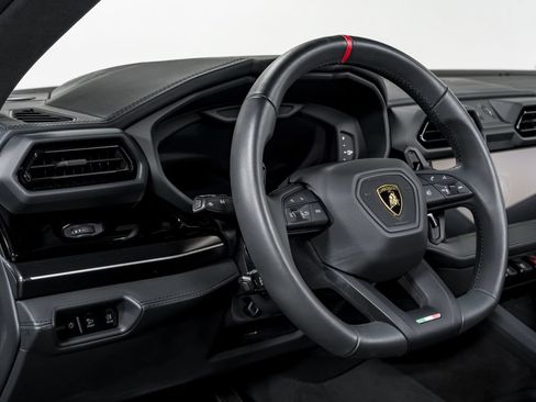 Used 2025 Lamborghini Urus SE AWD/4WD image 14