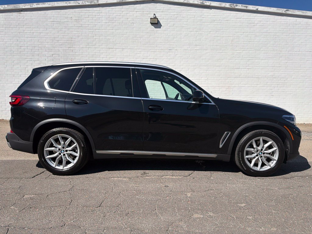 Used 2022 BMW X5 xDrive40i w/ Parking Assistance Package AWD/4WD image 1