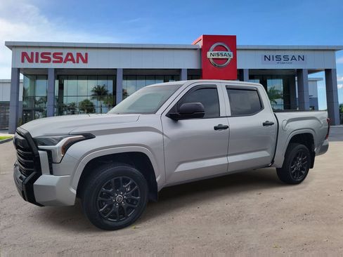 Used 2025 Toyota Tundra SR w/ SR Tow Package AWD/4WD image 5