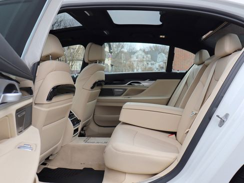 Used 2019 BMW 740e xDrive w/ Executive Package AWD/4WD image 15