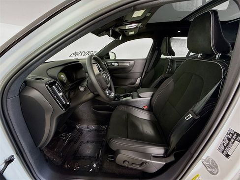 Certified 2023 Volvo XC40 Recharge Ultimate image 21