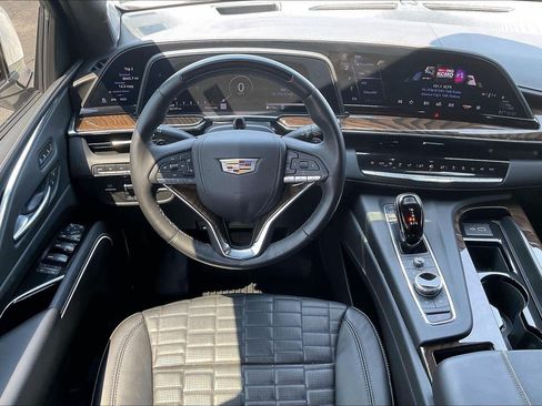 Used 2024 Cadillac Escalade Sport Platinum w/ LPO, ONYX Package AWD/4WD image 5