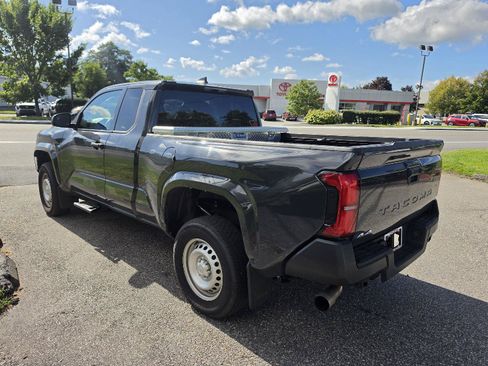 Used 2025 Toyota Tacoma SR AWD/4WD image 6