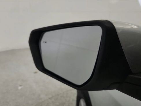 Used 2021 Chevrolet Equinox LT image 23