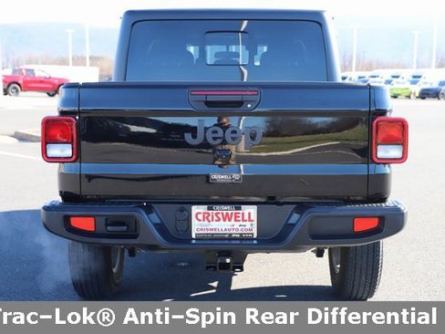 Used 2023 Jeep Gladiator Sport image 4