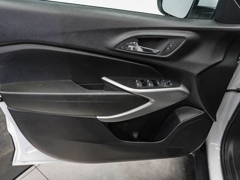 Used 2024 Chevrolet Trax LS w/ LS Convenience Package FWD image 21