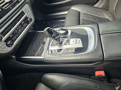 Used 2020 BMW 750i xDrive w/ Executive Package image 28