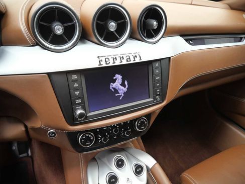 Used 2012 Ferrari FF image 23