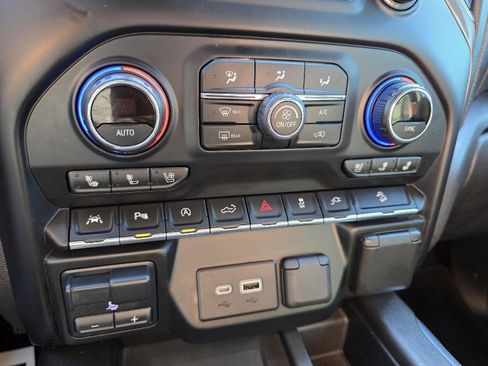 Used 2020 Chevrolet Silverado 1500 High Country w/ Technology Package AWD/4WD image 18