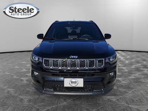 Used 2025 Jeep Compass Latitude image 8