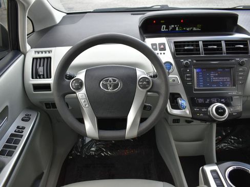 Used 2012 Toyota Prius V Five FWD image 11