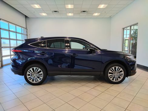 Used 2024 Toyota Venza Limited AWD/4WD image 2