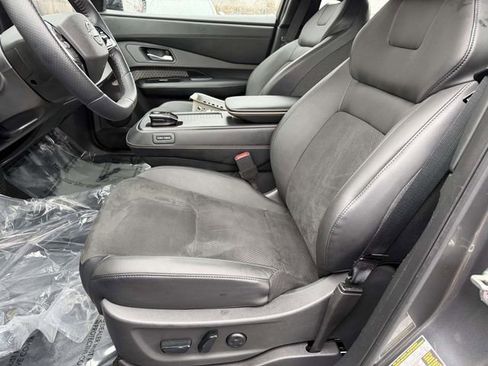 Used 2023 Nissan Ariya FWD image 14