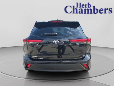 Used 2023 Toyota Highlander XLE AWD/4WD image 9