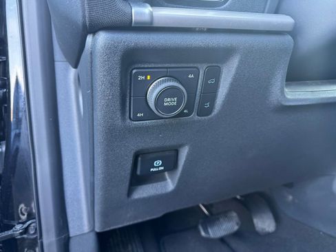 Used 2025 Ford Expedition Max Active image 4