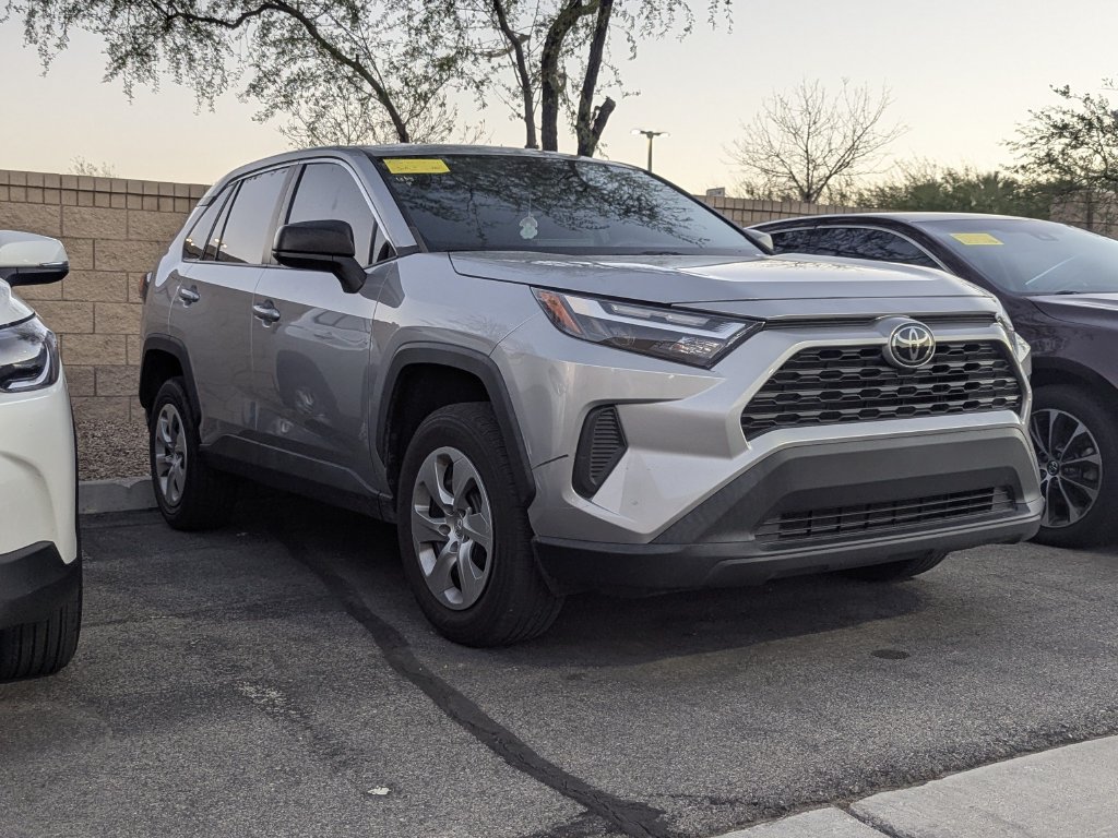 Used 2023 Toyota RAV4 LE FWD image 3