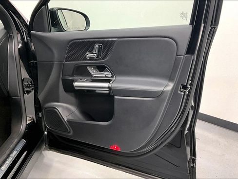 Used 2025 Mercedes-Benz GLA 250 image 18