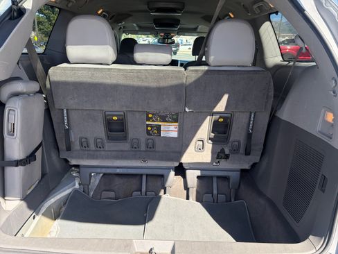 Used 2018 Toyota Sienna XLE FWD image 26