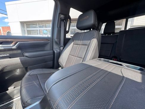 Used 2023 Chevrolet Silverado 1500 High Country w/ Technology Package AWD/4WD image 30