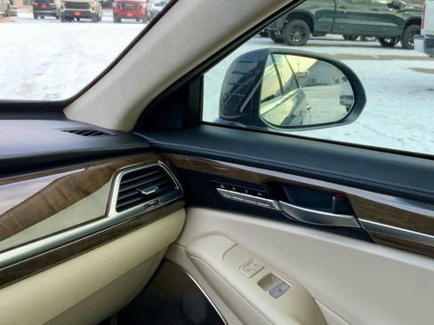 Used 2017 Genesis G90 3.3T Premium image 38