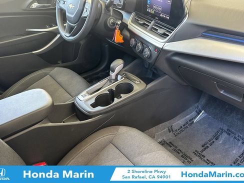 Used 2024 Chevrolet Trax LS w/ LS Convenience Package FWD image 19