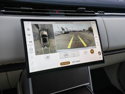 New 2025 Land Rover Range Rover SE image 30