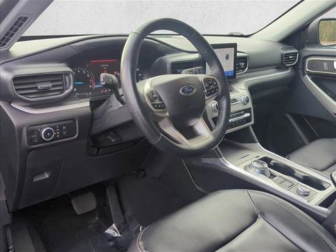 Used 2023 Ford Explorer XLT w/ Equipment Group 202A image 9