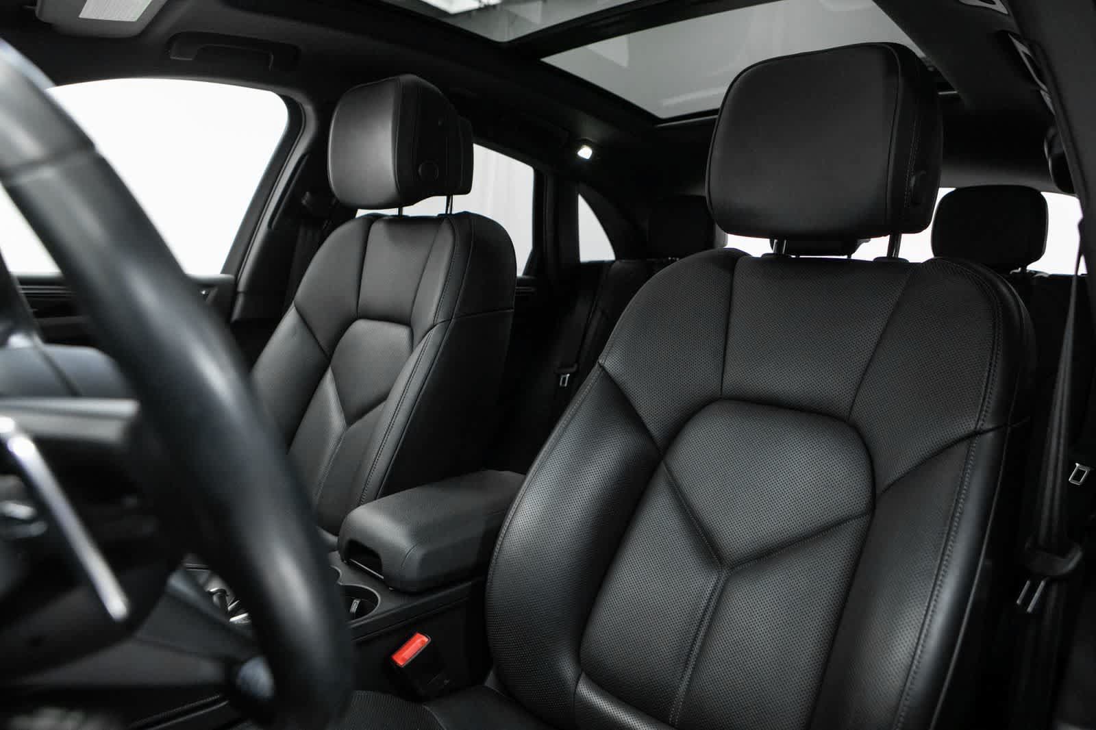 Certified 2024 Porsche Macan S AWD/4WD image 5