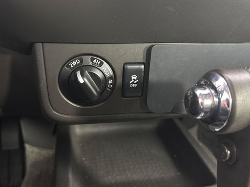 Used 2014 Nissan Frontier SV AWD/4WD image 12