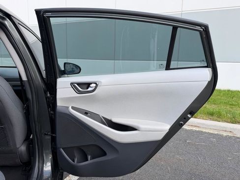 Used 2020 Hyundai Ioniq SE FWD image 19