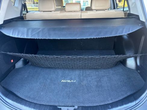 Used 2014 Toyota RAV4 Limited image 28