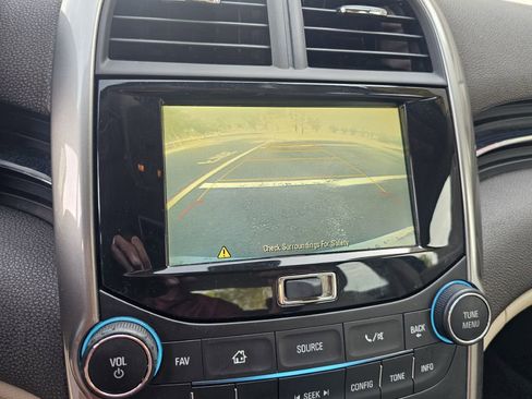 Used 2015 Chevrolet Malibu LT w/ Power Convenience Package image 16