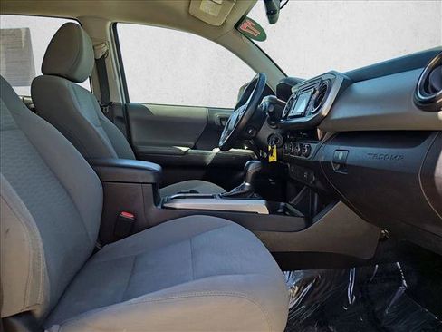 Used 2017 Toyota Tacoma SR5 AWD/4WD image 19