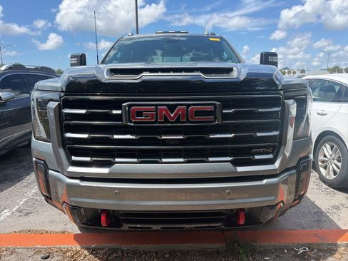 Used 2024 GMC Sierra 2500 AT4 w/ Technology Package AWD/4WD image 2
