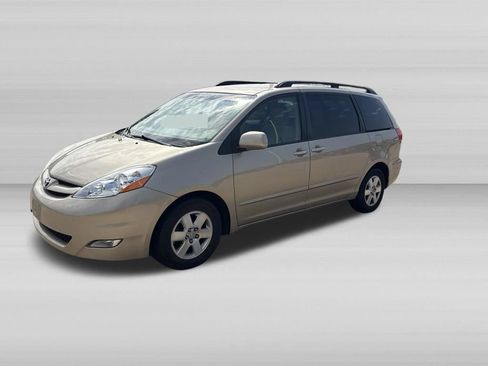 Used 2007 Toyota Sienna XLE FWD image 8