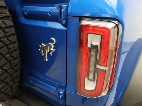 Used 2023 Ford Bronco Outer Banks w/ Sasquatch Package image 9