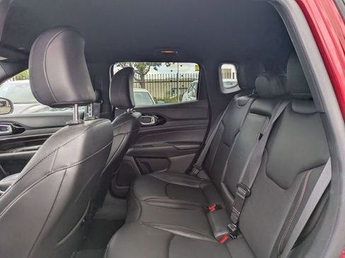 Used 2025 Jeep Compass Trailhawk AWD/4WD image 32