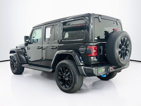 Used 2022 Jeep Wrangler Unlimited Sahara w/ Cold Weather Group AWD/4WD image 5