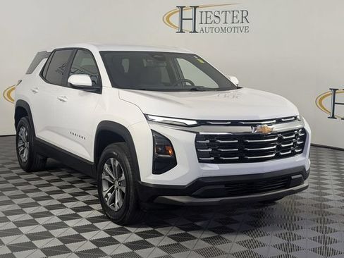 Used 2025 Chevrolet Equinox LT FWD image 2
