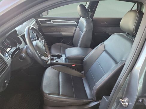 Used 2021 Volkswagen Atlas Cross Sport SE w/ Panoramic Sunroof Package FWD image 9