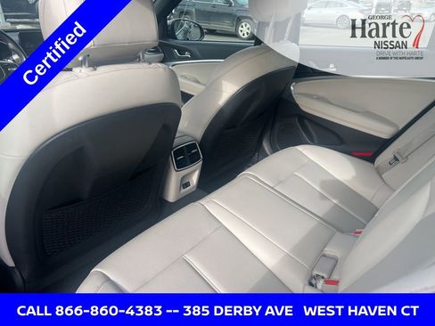 Used 2024 Genesis G70 2.5T image 32