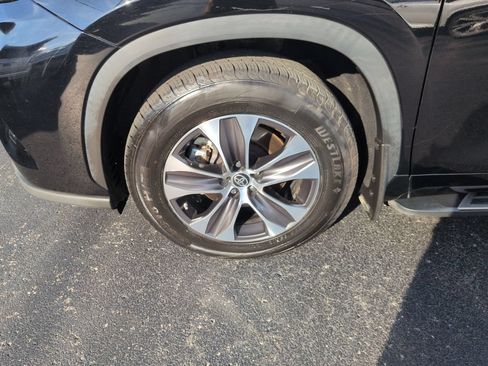 Used 2022 Toyota Highlander XLE FWD image 27