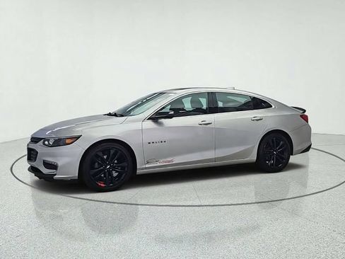 Used 2018 Chevrolet Malibu LT w/ Redline Edition FWD image 3