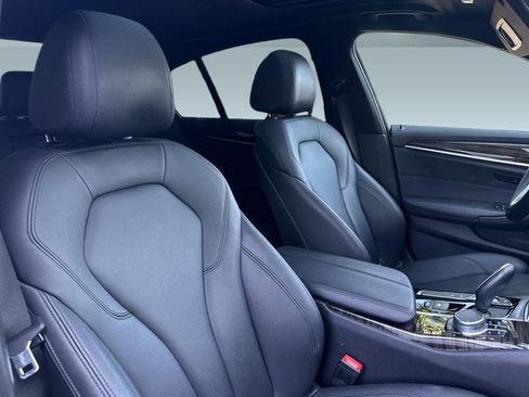 Used 2019 BMW 530e image 31