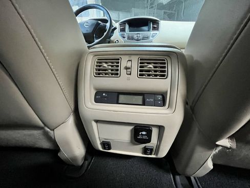 Used 2017 Nissan Pathfinder SL AWD/4WD image 16