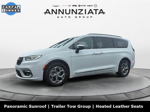 Used 2023 Chrysler Pacifica Limited w/ Trailer Tow Group image 1