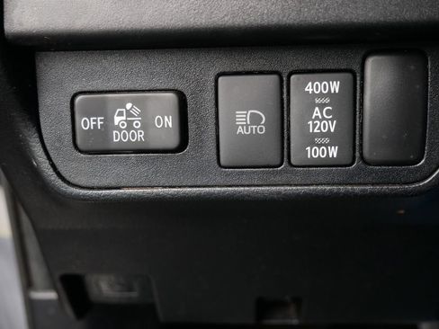 Used 2021 Toyota Tacoma TRD Off-Road AWD/4WD image 30