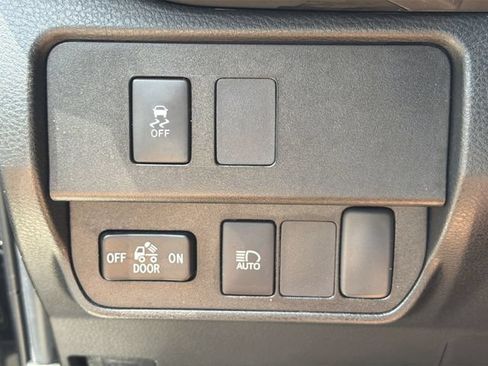 Used 2022 Toyota Tacoma SR5 w/ Technology Package RWD image 31