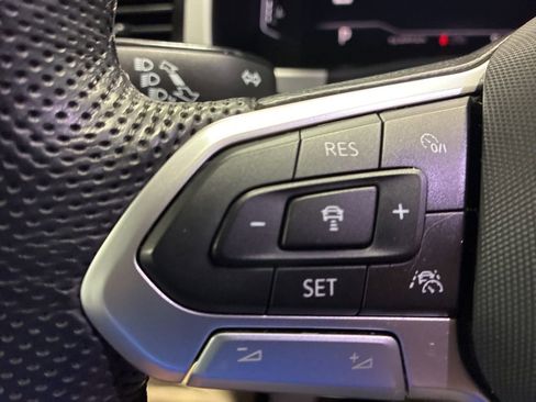 Used 2023 Volkswagen Atlas Cross Sport SEL R-Line AWD/4WD image 31